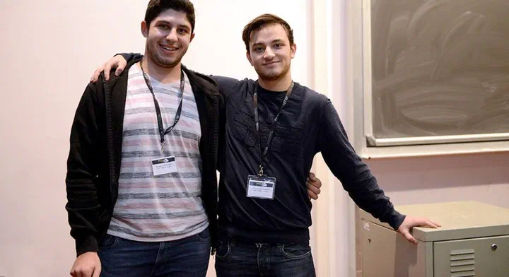 Due membri del team Roadsense a Hack the Cloud 2018