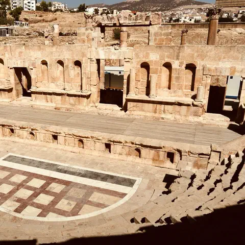 Foto 11 di 12, apri a grandezza piena