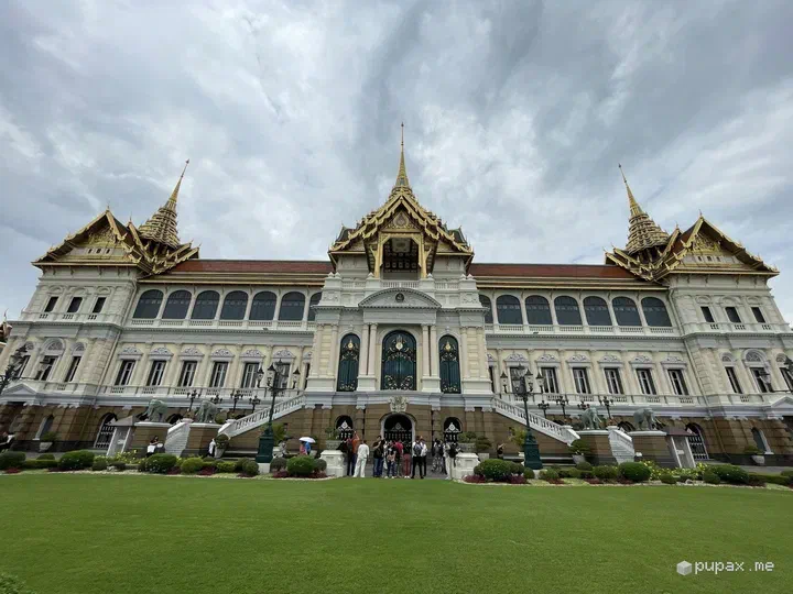 Il Chakri Maha Prasat del Gran Palazzo di Bangkok, con i tetti a punta
