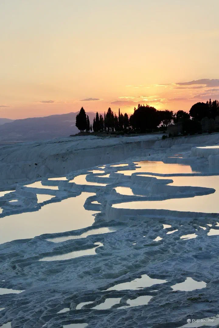 Il tramonto sulle terrazze di travertino di Pamukkale